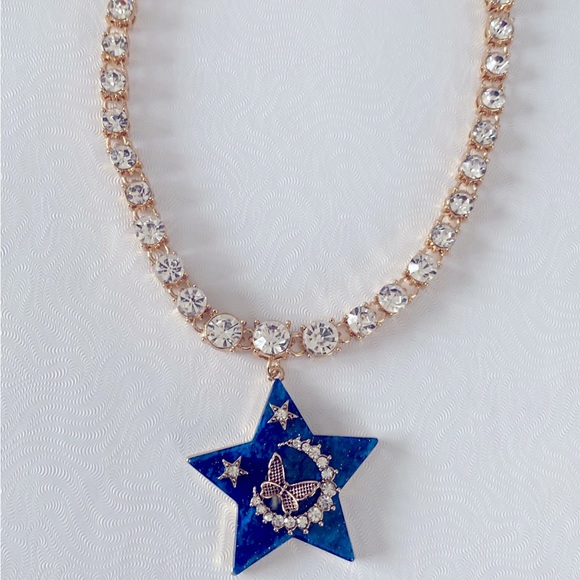 New Betsey Johnson
Star Short Pendant Necklace - Picture 9 of 10
